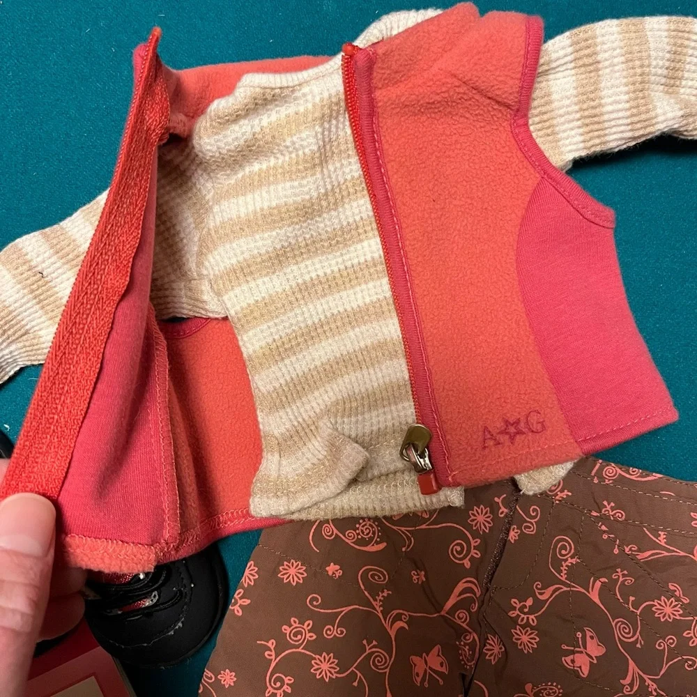 American Girl Wilderness Hiking Outfit and Book Set - Picture 2 of 4